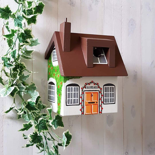 Personalised Cottage Bird Box - Lindleywood